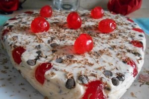 Desert tort inimioara, din inghetata de vanilie si ciocolata - Reteta nr. 600