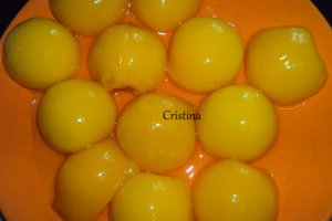 Desert tarta cu crema si piersici