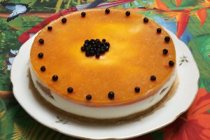 Desert cheesecake cu jeleu de caise