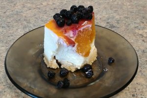 Desert cheesecake cu jeleu de caise