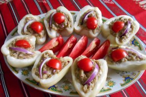 Ardei umpluti cu salata de vinete