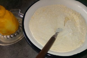 Desert prajitura aromata cu lapte si gris