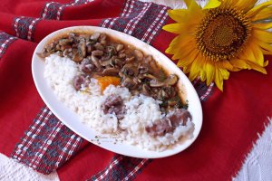 Tocanita de ciuperci cu pilaf si pipote