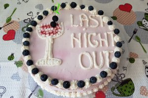 Desert tort cu crema de iaurt si fructe de padure