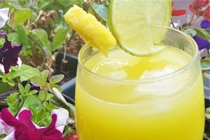 Suc de ananas cu ghimbir