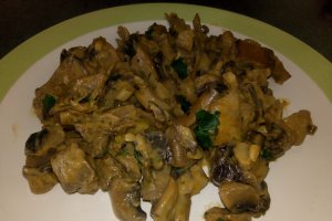 Ciuperci champignon cu vin alb si smantana