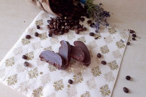 Desert ciocolata de casa cu indulcitor, cafea si migdale