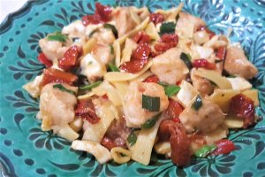 Tagliatelle cu piept de curcan