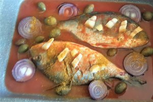Dorada in suc de rosii -la cuptor