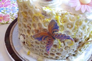 Desert tort cu faguri si albine