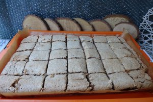 Desert prajitura cu zmeura si nuca