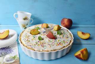 Desert tarta cu piersici si crema mascarpone cu ciocolata