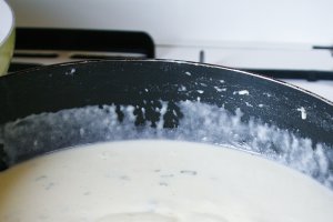 Spaghete cu chiftele si sos alb