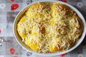Painici umplute cu carne tocata de porc si sos de rosii