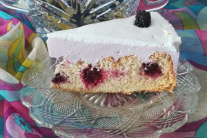 Prajitura cu mure, crema de iaurt si frisca