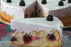 Prajitura cu mure, crema de iaurt si frisca