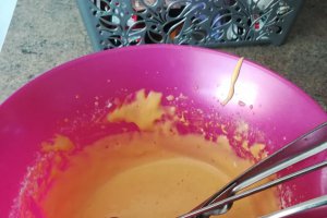 Desert briose cu crema de branza si afine