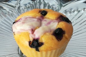 Desert briose cu crema de branza si afine