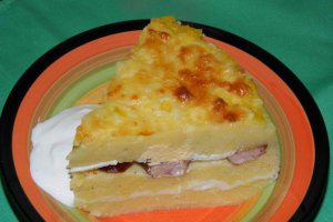 Mamaliga cu branza, carnati si oua la cuptor