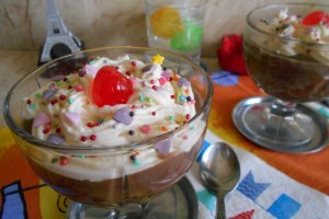 Desert crema de ciocolata, la pahar