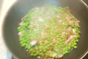 Piept de rata cu mazare verde