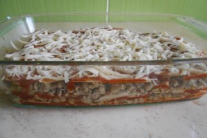 Lasagna cu carne de porc si ciuperci