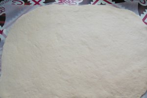 Aperitiv tarta cu branza si rosii