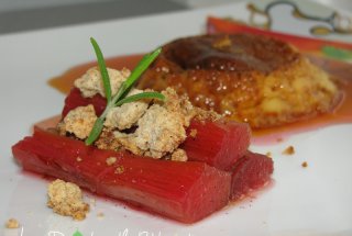 Creme caramel cu rubarba si topping crocant
