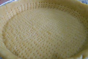 Tarta aperitiv, cu branzeturi si carnaciori
