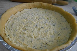 Tarta aperitiv, cu branzeturi si carnaciori