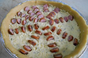 Tarta aperitiv, cu branzeturi si carnaciori