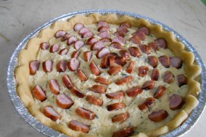Tarta aperitiv, cu branzeturi si carnaciori