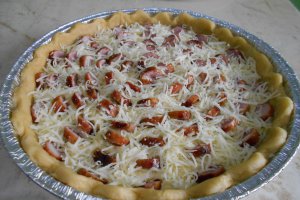 Tarta aperitiv, cu branzeturi si carnaciori
