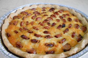 Tarta aperitiv, cu branzeturi si carnaciori