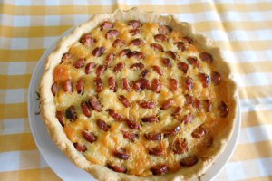 Tarta aperitiv, cu branzeturi si carnaciori