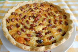 Tarta aperitiv, cu branzeturi si carnaciori