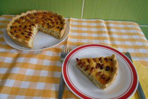 Tarta aperitiv, cu branzeturi si carnaciori