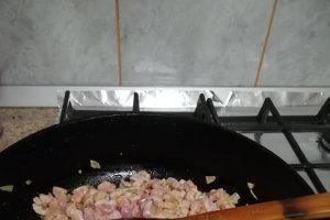 Ciuperci umplute cu carne de pui la cuptor