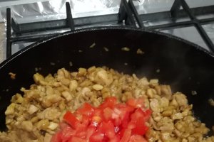 Ciuperci umplute cu carne de pui la cuptor