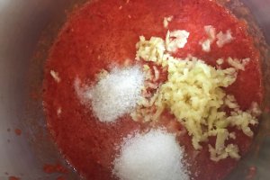Vinete picante la borcan in stil georgian