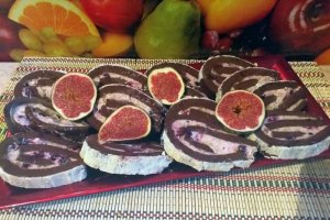 Desert rulada cu smochine si unt de arahide