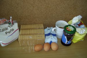 Tarta cu mure si bezea