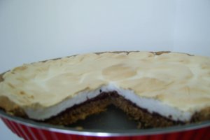 Tarta cu mure si bezea