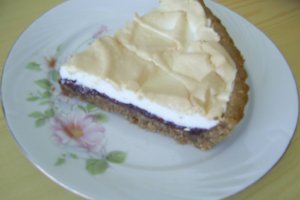Tarta cu mure si bezea