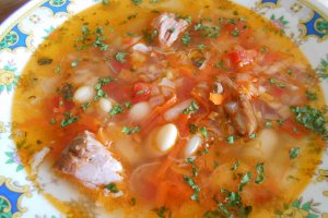 Bors de fasole alba uscata, cu rasol afumat de porc