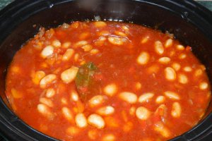 Fasole cu carnati la slow cooker Crock-Pot