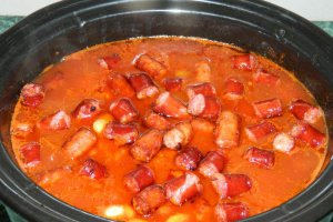 Fasole cu carnati la slow cooker Crock-Pot