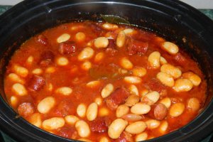 Fasole cu carnati la slow cooker Crock-Pot