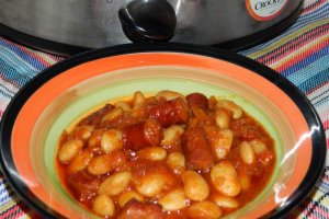 Fasole cu carnati la slow cooker Crock-Pot