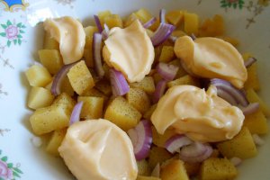 Salata de cartofi, cu piept de pui si maioneza